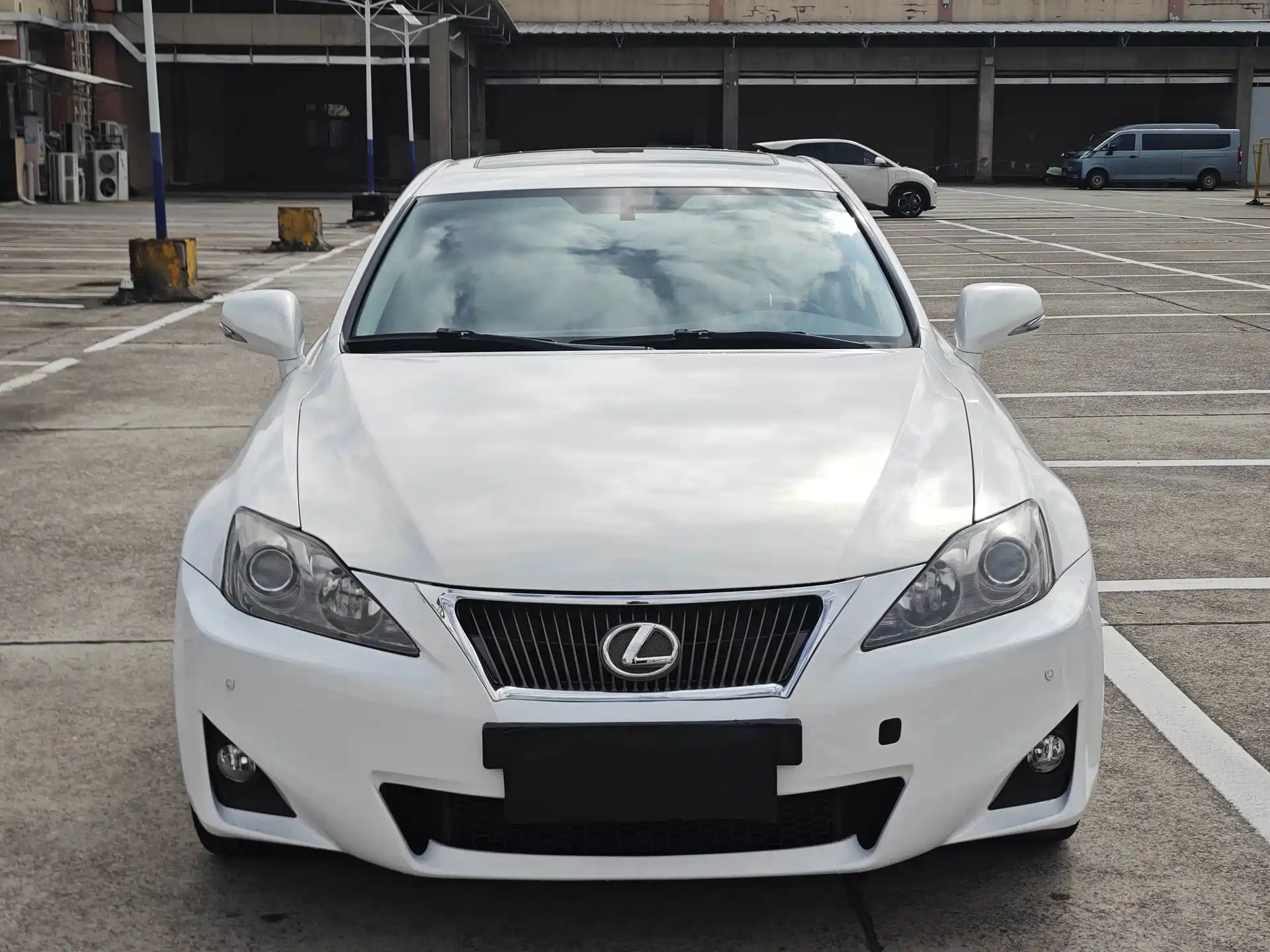 Photo 2 - Lexus IS