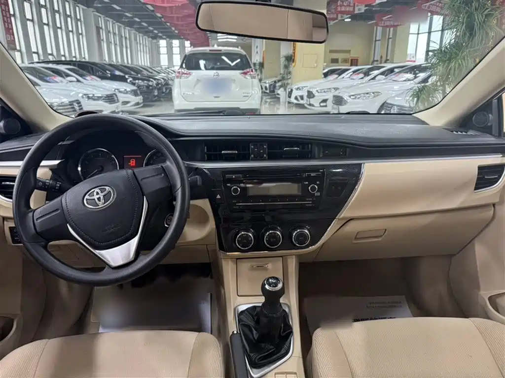 Toyota Corolla 2014 1.6L Manual GL-i фото 8