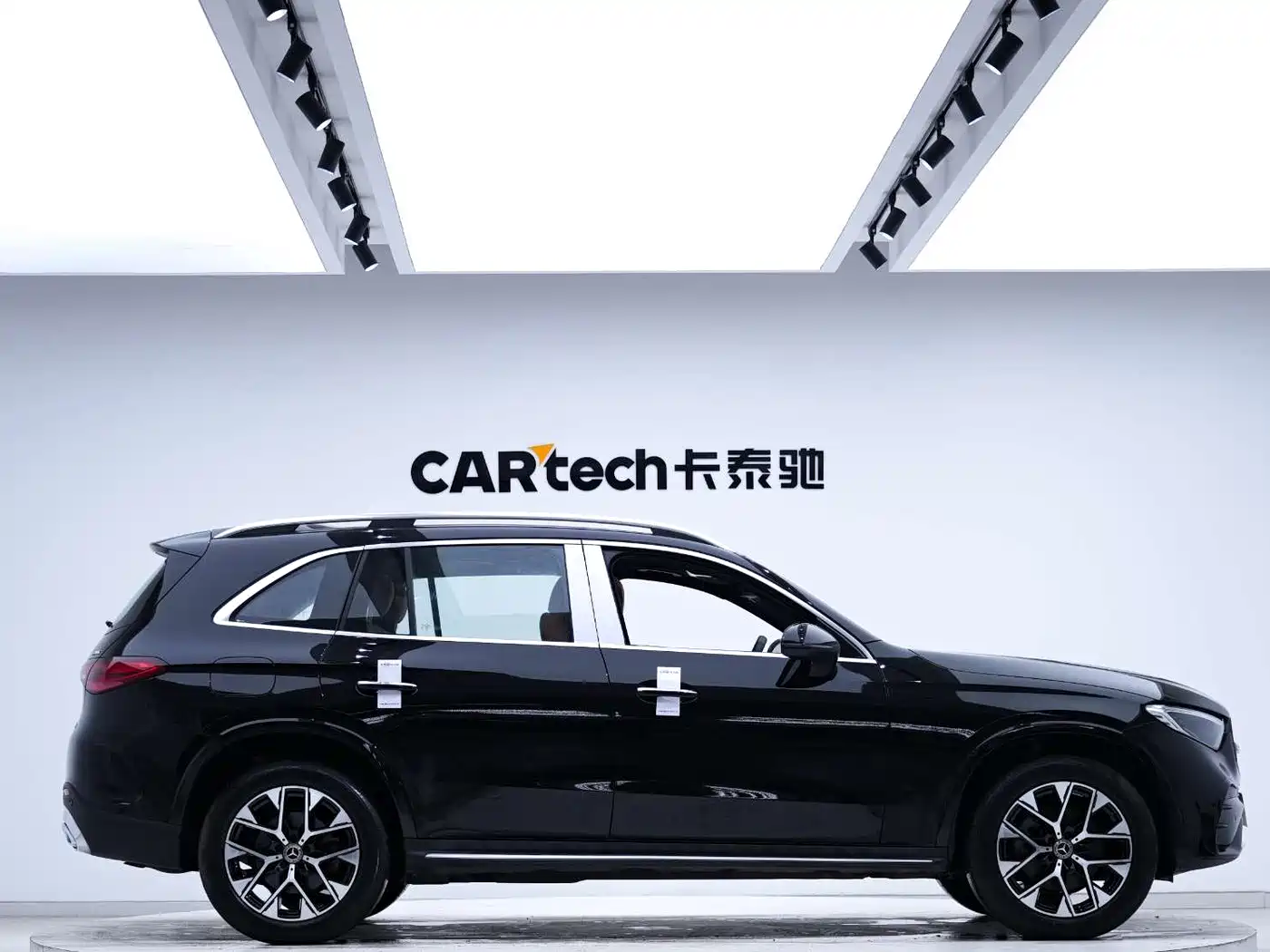 Mercedes-Benz GLC 2023 Facelift GLC 260 L 4MATIC Luxury 7-Seater фото 4