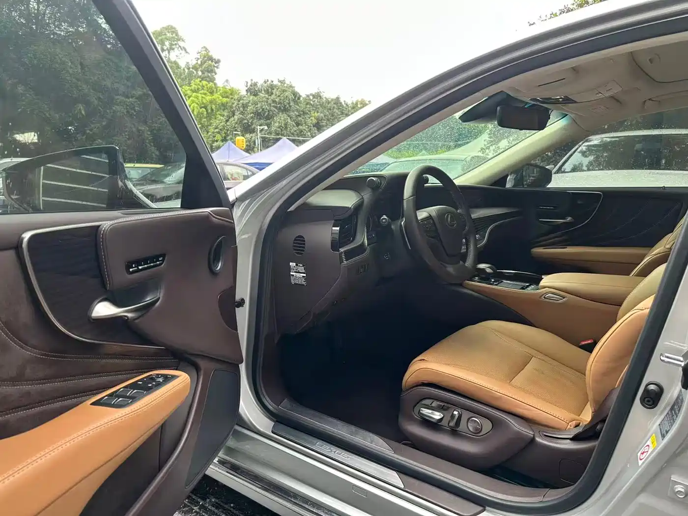 Lexus LS 2018 500h Excellence Edition China V фото 3