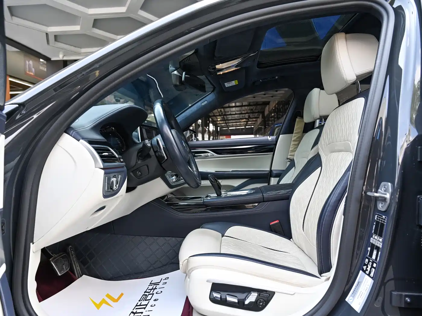 BMW 7 Series 2022 740Li xDrive Executive M Sport Package фото 13