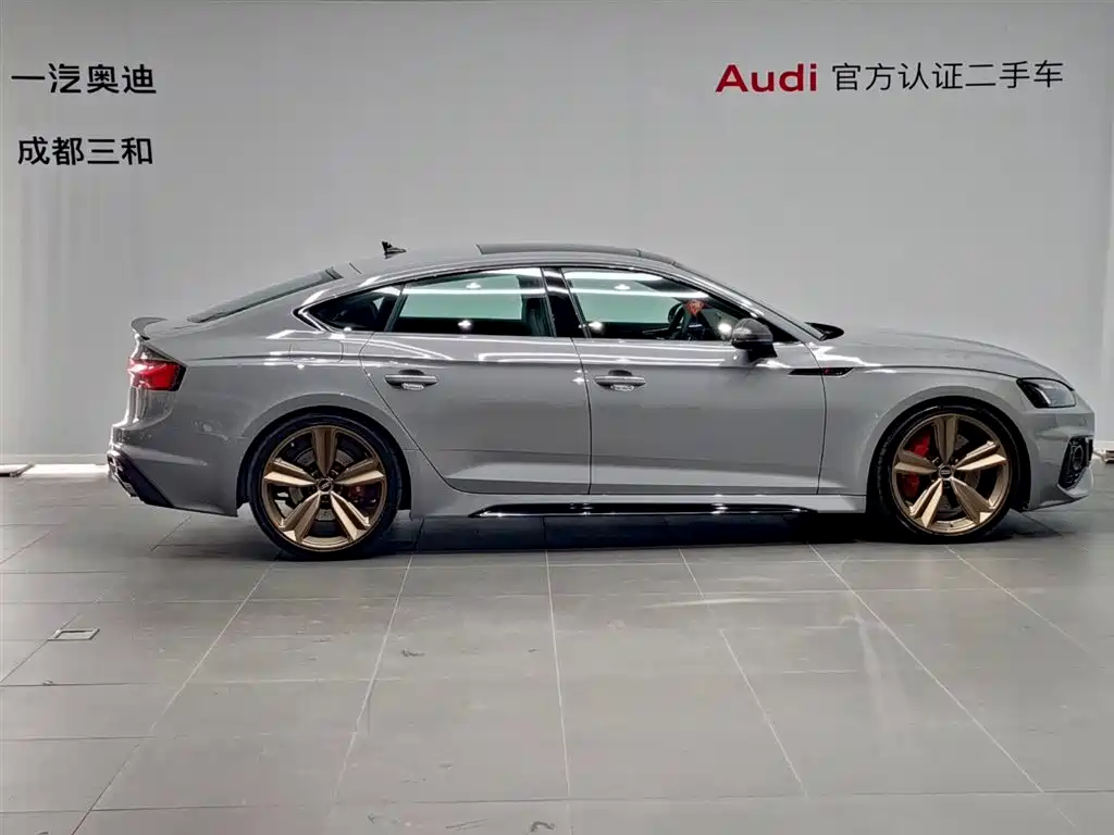 Audi RS 5 2023 Model RS 5 2.9T Sportback Dark Gold Edition фото 3