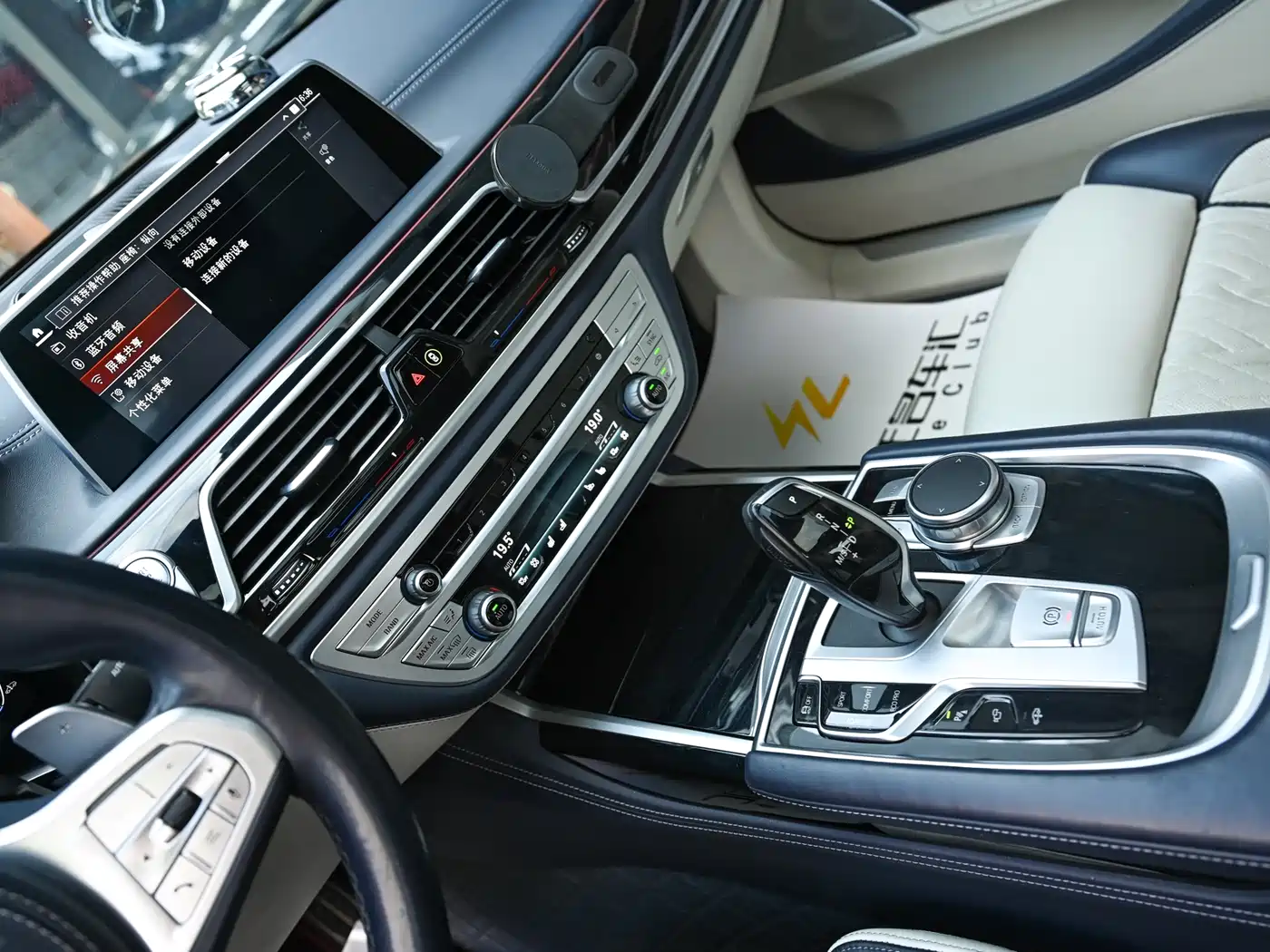 BMW 7 Series 2022 740Li xDrive Executive M Sport Package фото 9