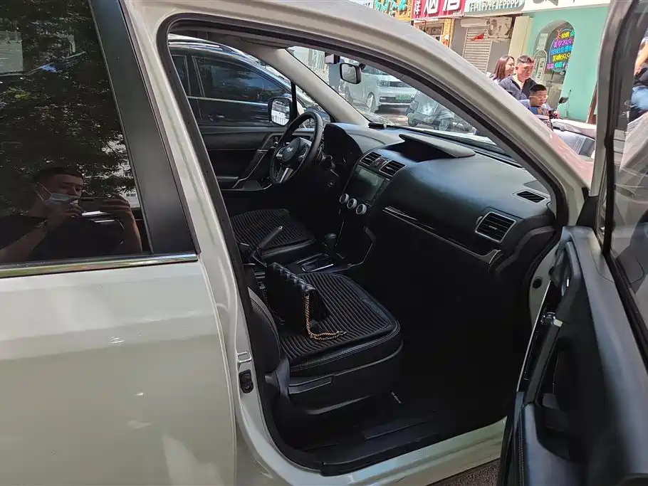Subaru Forester 2016 2.0i Fashion Navigation Edition фото 8