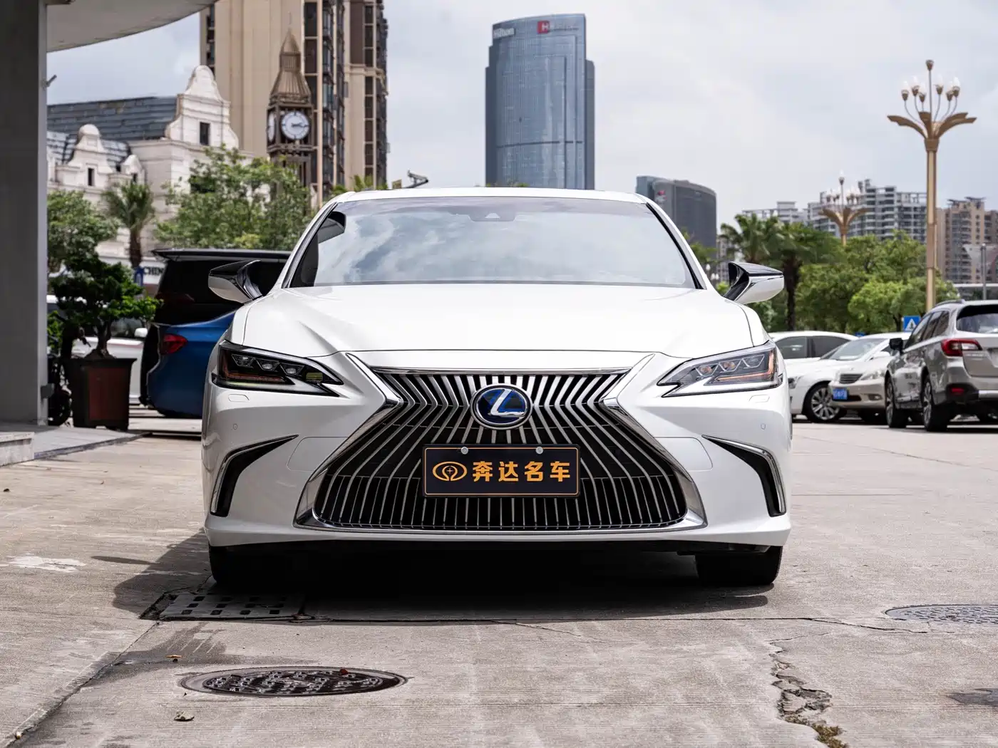 Photo 2 - Lexus ES