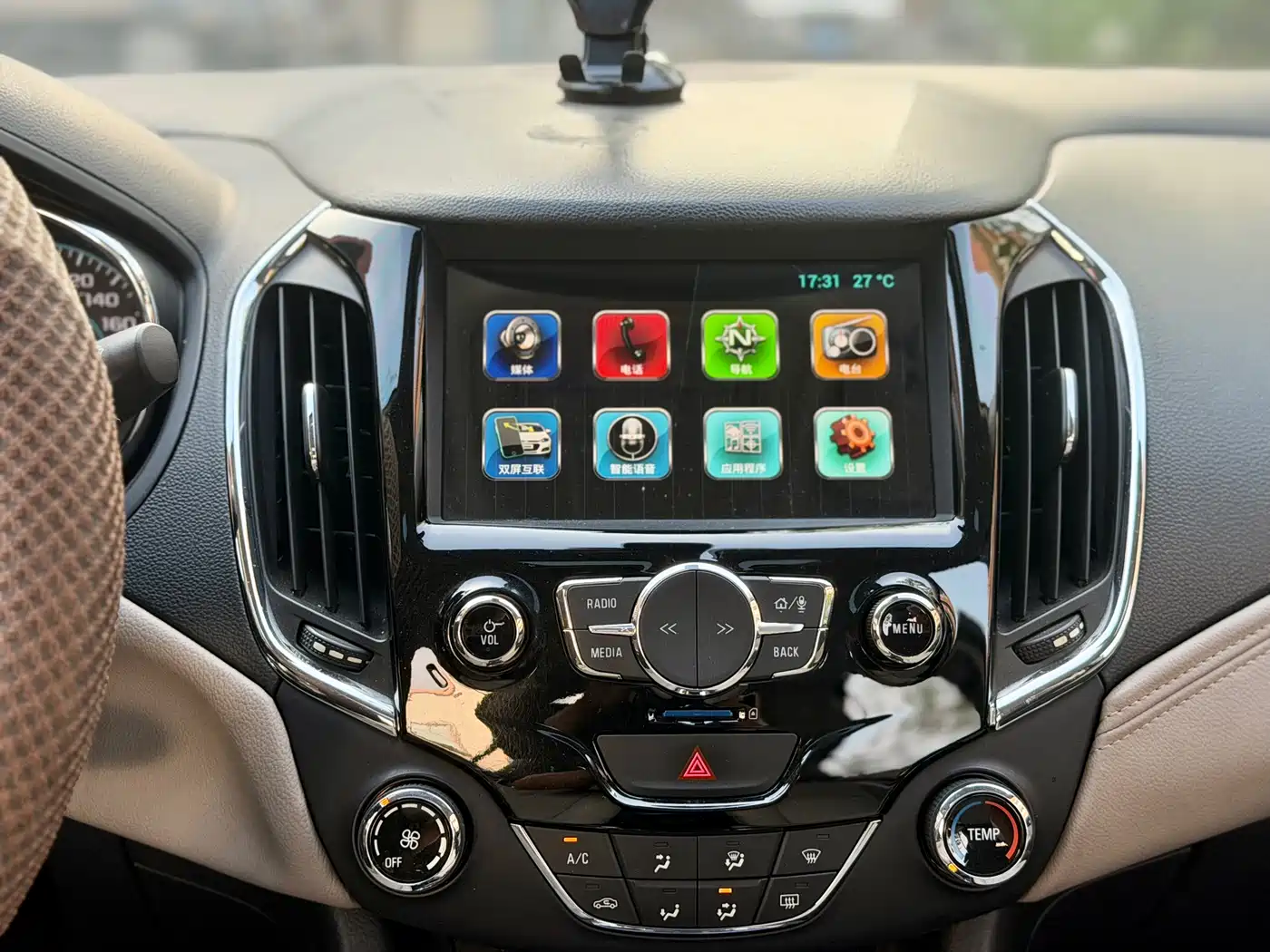 Chevrolet Cruze 2015 1.5L Automatic Luxury Edition фото 17