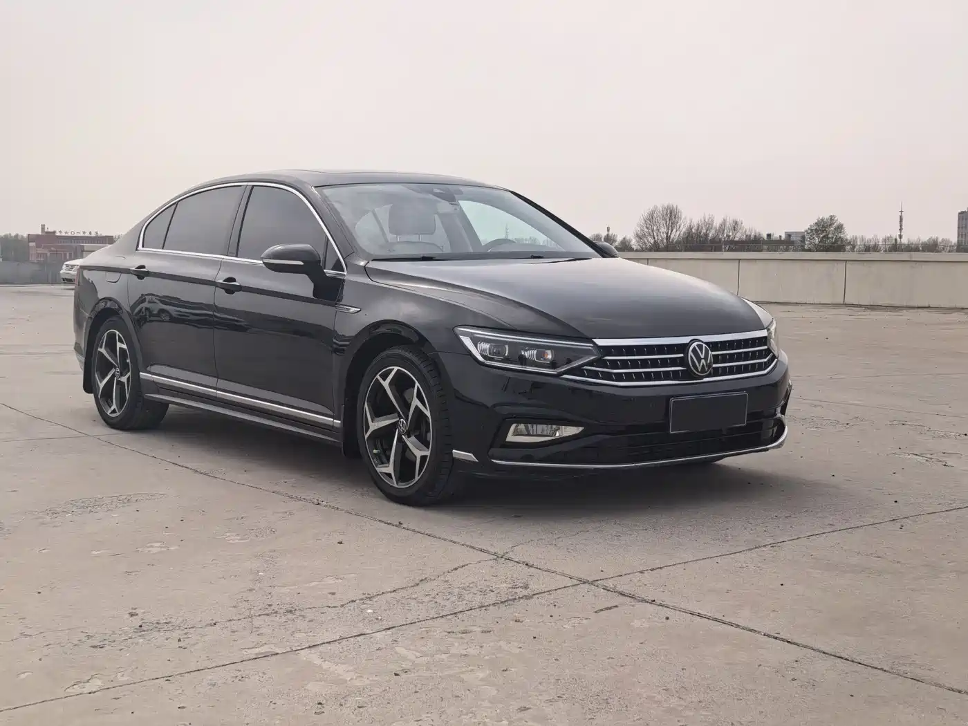 Volkswagen Magotan 2023 Model 2 Million Commemorative Edition 330TSI DSG Luxury фото 3