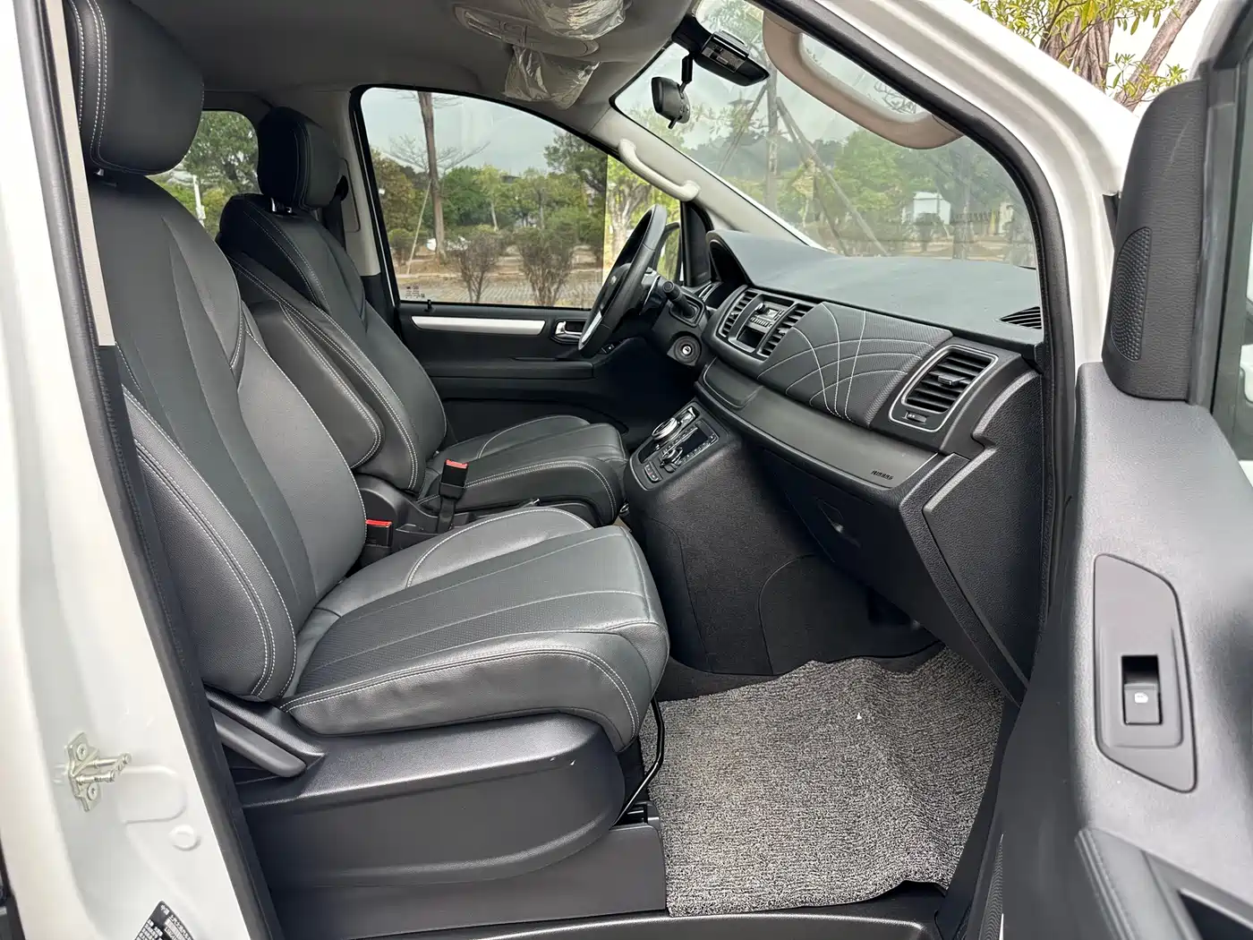 SAIC Maxus Maxus G20 2023 ES 2.0T Gasoline Automatic Premium Edition фото 13
