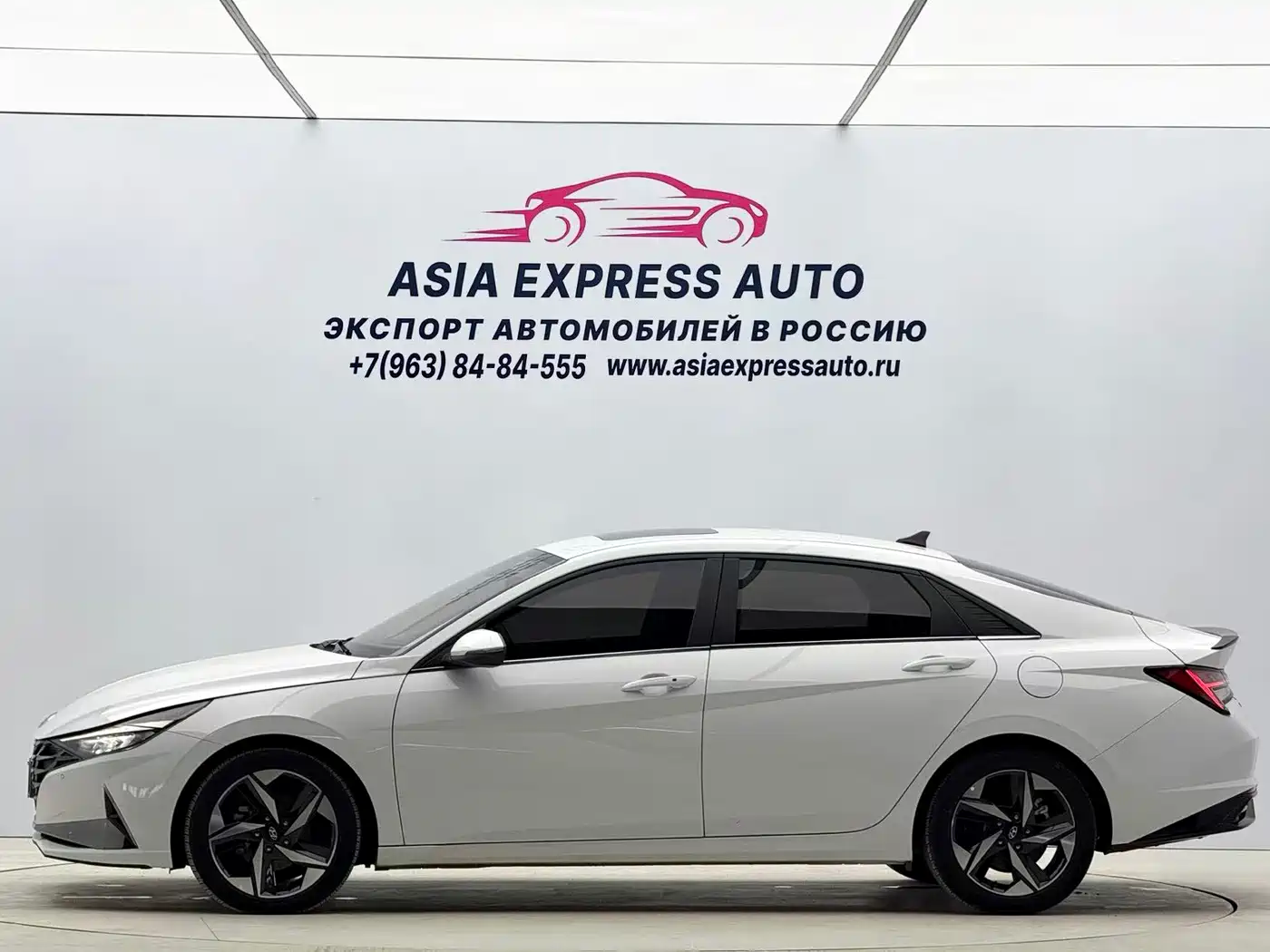Hyundai Elantra 2022 1.5L CVT LUX Premium Edition фото 7