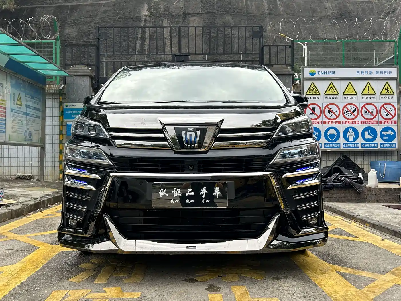 Toyota Vellfire 2021 Crown Hybrid 2.5L HV Premium Edition фото 2