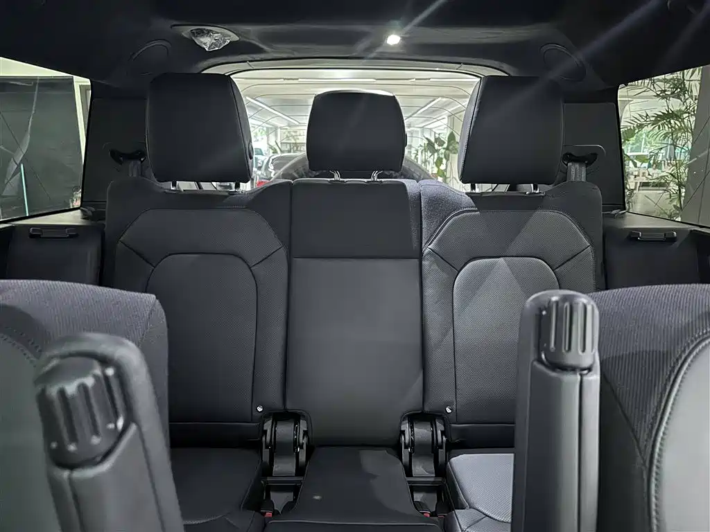 Land Rover Defender 2025 130 3.0T P400 7-Seater Luxury Edition фото 13