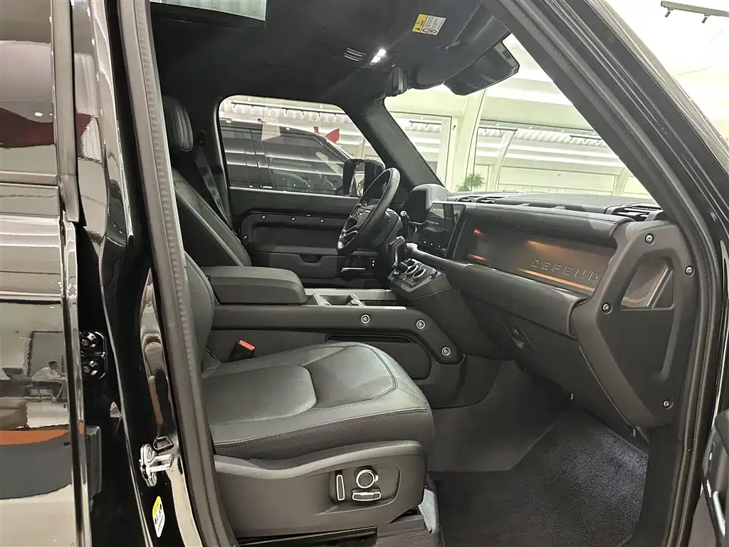 Land Rover Defender 2025 130 3.0T P400 7-Seater Luxury Edition фото 17