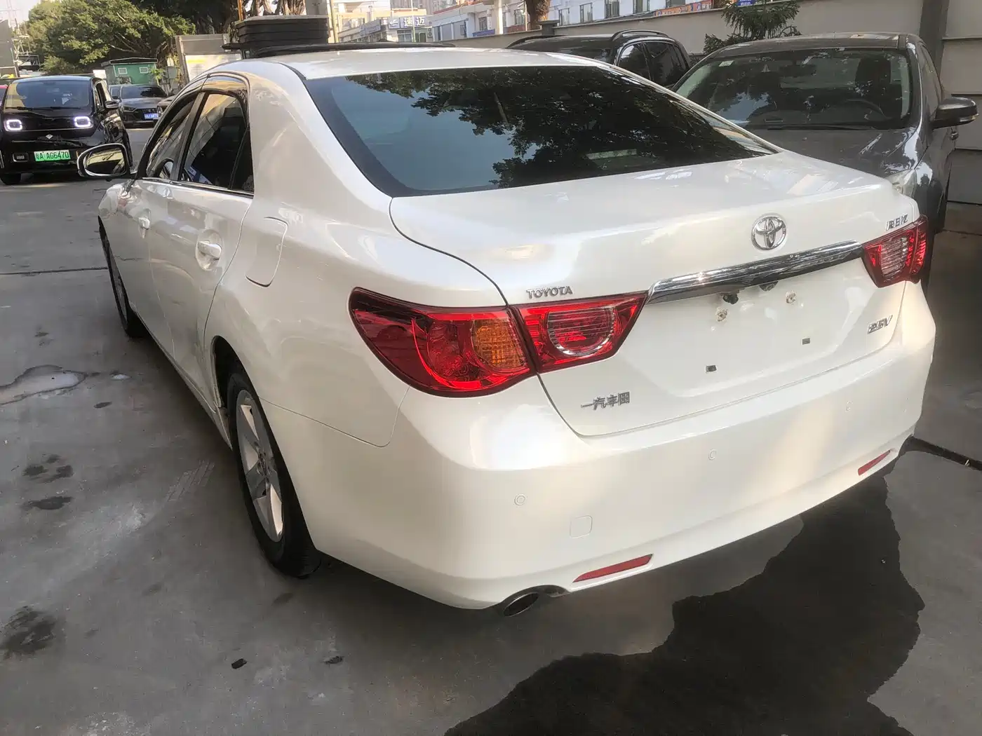Toyota Reiz 2010 2.5V Elegance Elite Edition фото 20