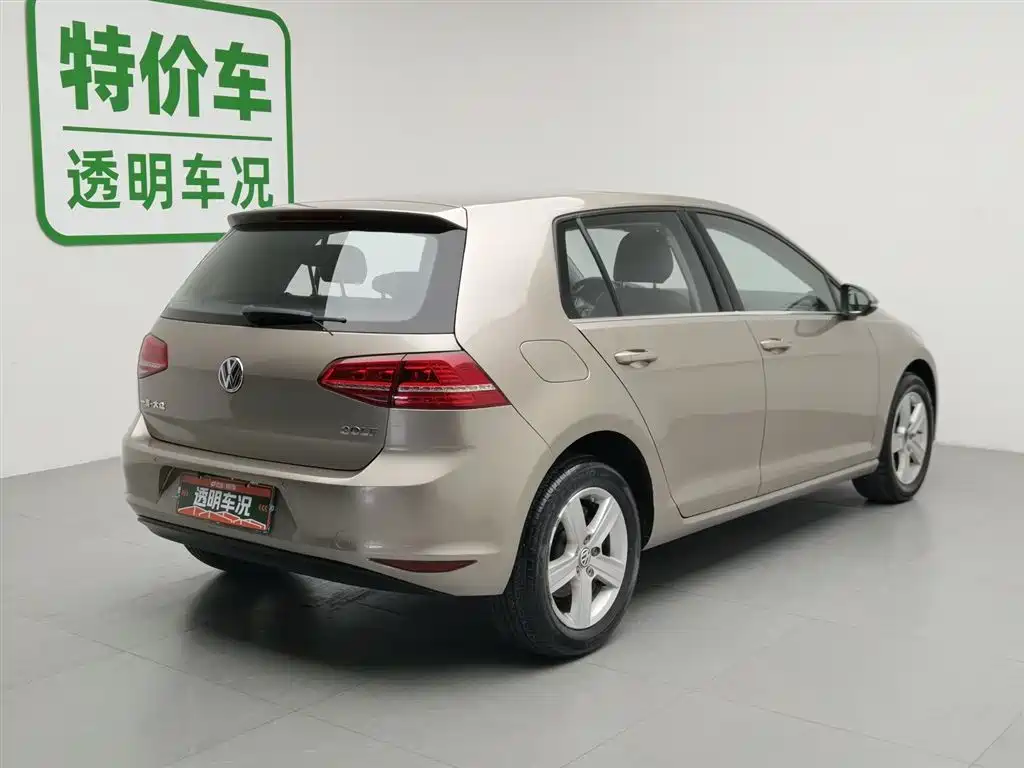 Volkswagen Golf 2015 1.6L Automatic Comfort фото 2