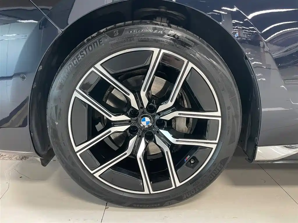 BMW 7-SERIES