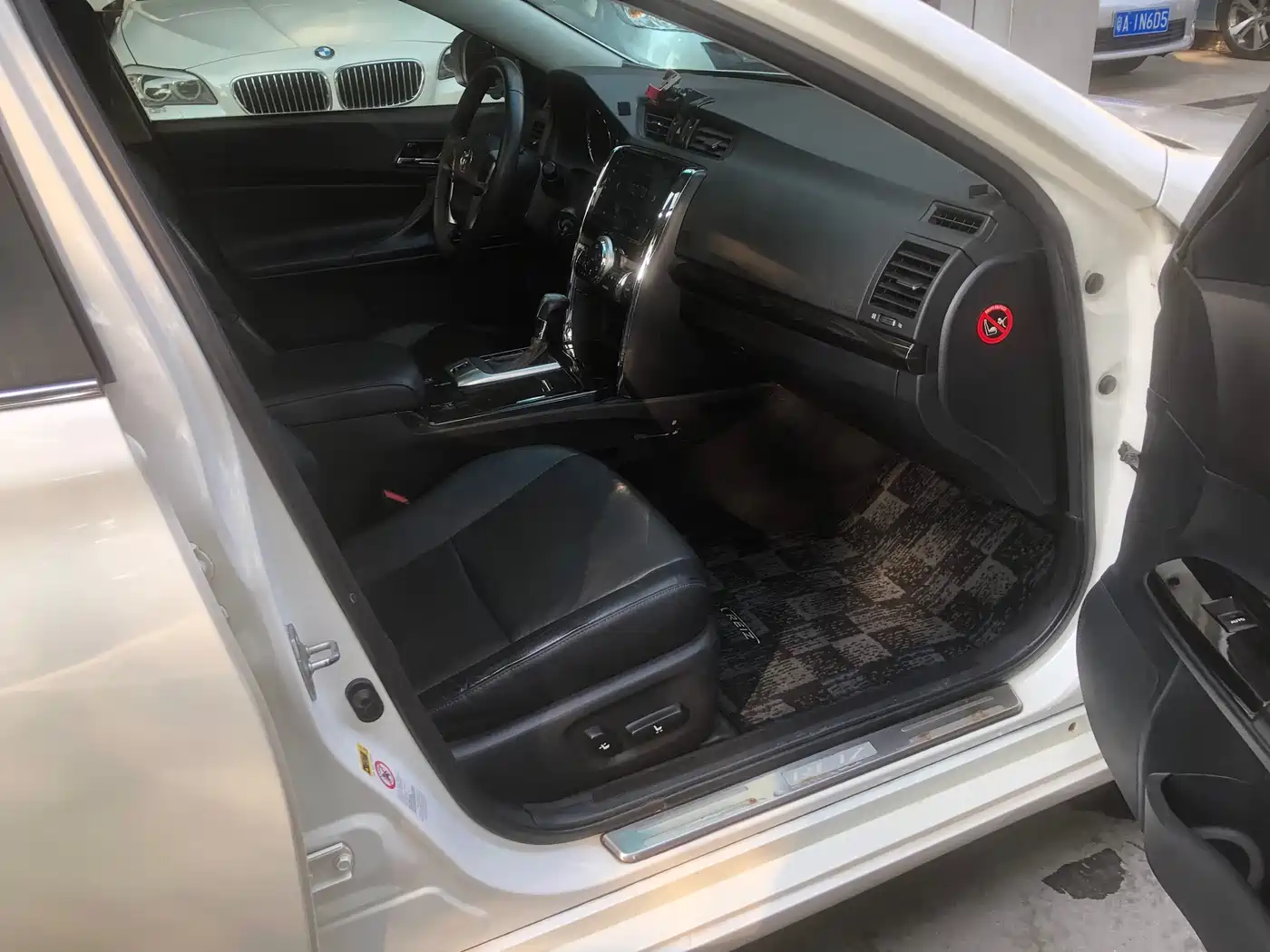 Toyota Reiz 2010 2.5V Elegance Elite Edition фото 17