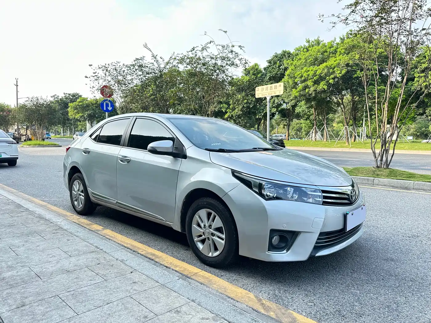 Toyota Corolla 2016 1.6L CVT GL-i Cool Edition фото 8
