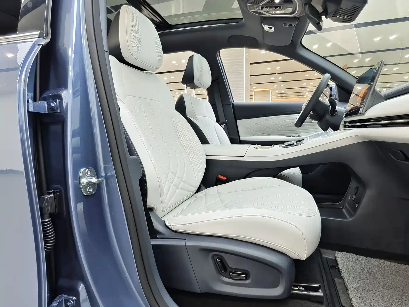 Geely Galaxy Galaxy Starship 7 EM-i 2025 120km Navigation Edition фото 8