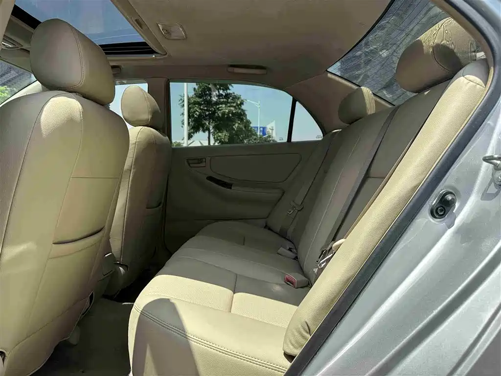 Toyota Corolla 2013 1.6L Automatic Luxury фото 17