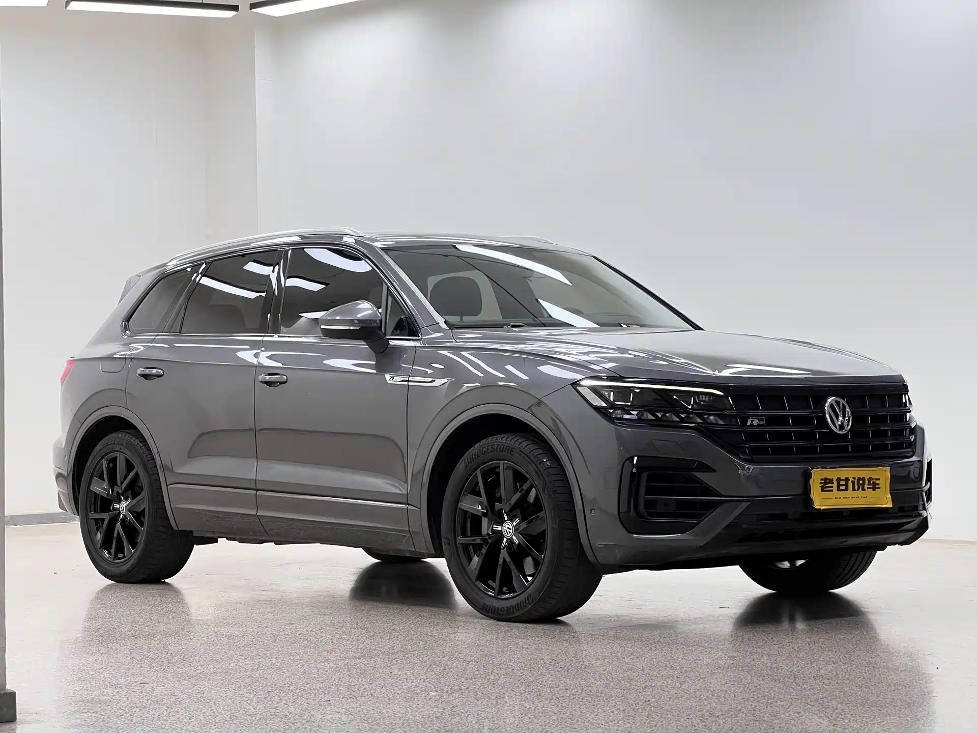 Фото 4 - Volkswagen Touareg