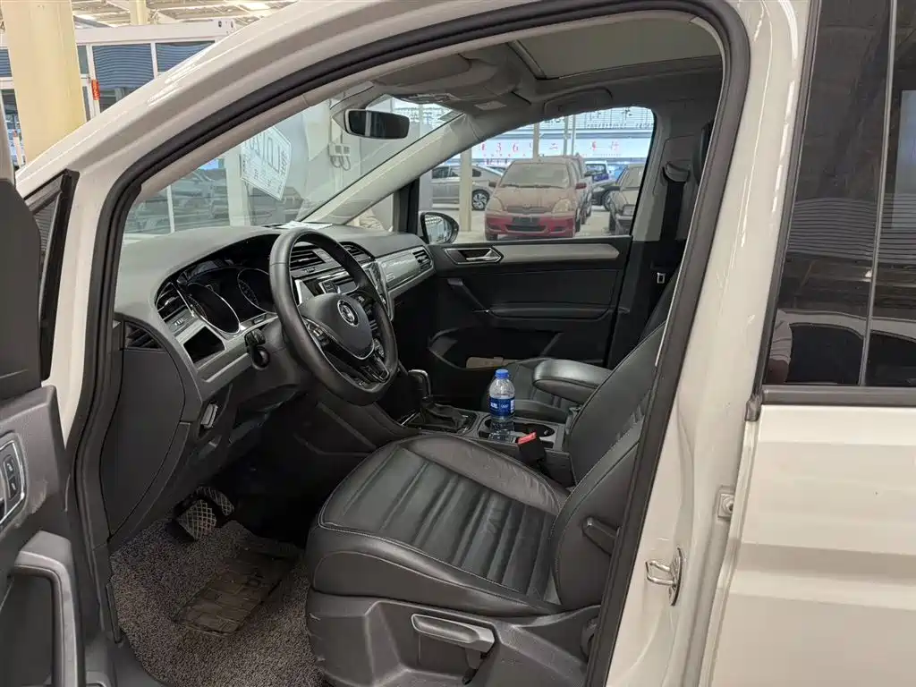 Volkswagen Touran 2016 Touran L 280TSI DSG Elegance фото 2