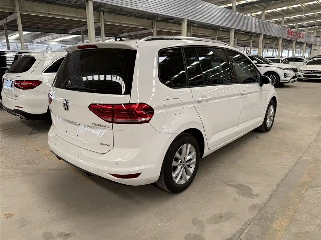 Volkswagen Touran 2016 Touran L 280TSI DSG Elegance фото 5