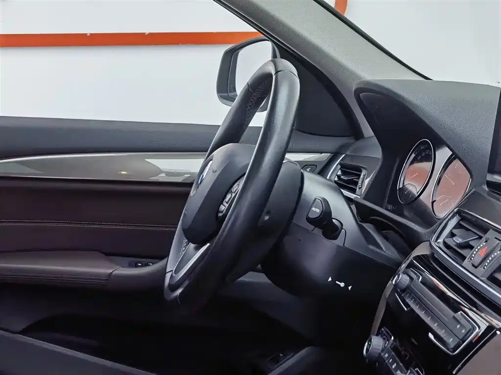 BMW X1 2019 sDrive18Li Premium Model фото 22