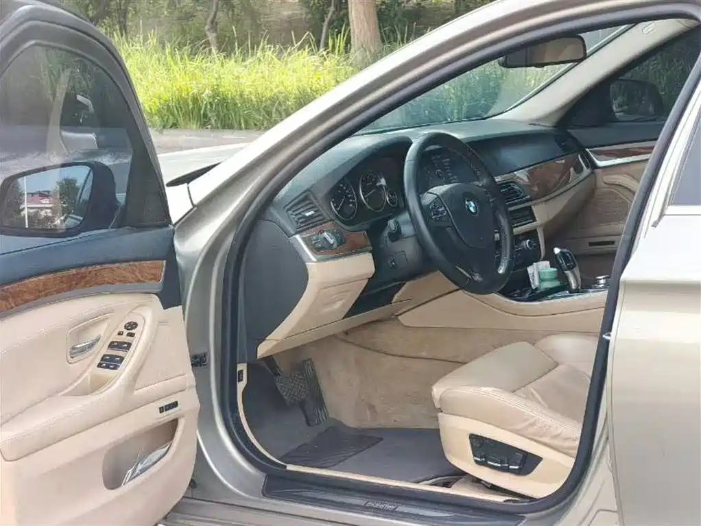 BMW 5 Series 2011 528Li Luxury фото 7