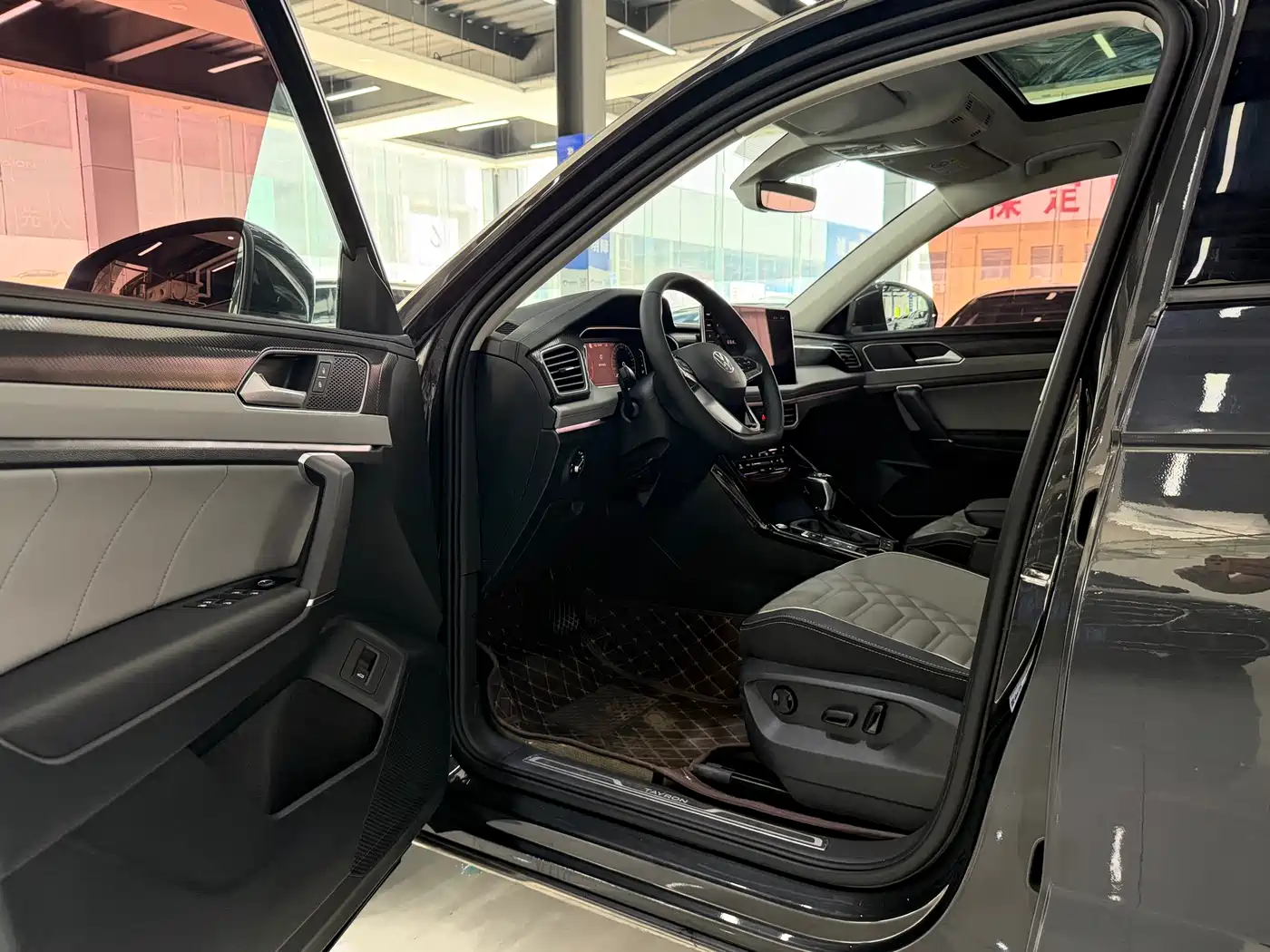 Volkswagen Tayron 2023 280TSI 2WD Luxury Plus Advanced Edition фото 4