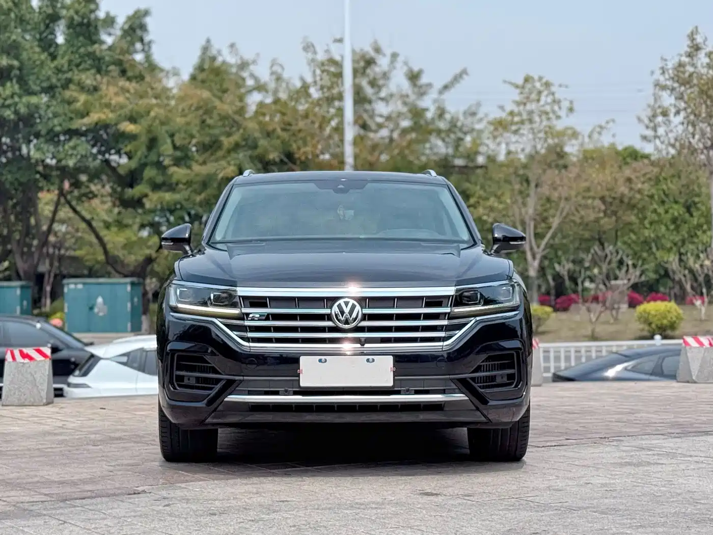 Volkswagen Touareg 2019 3.0TSI Sharp Edge Edition China VI фото 2