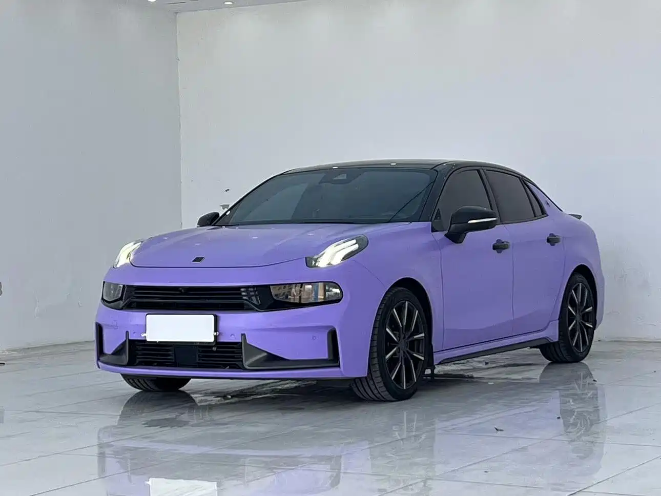 Photo 1 - Lynk & Co 03
