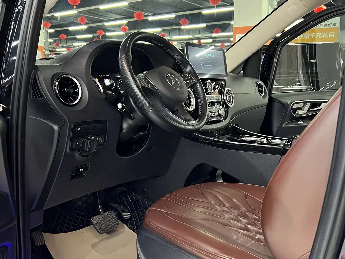 Mercedes-Benz Vito 2023 2.0T Business 7-Seater фото 8