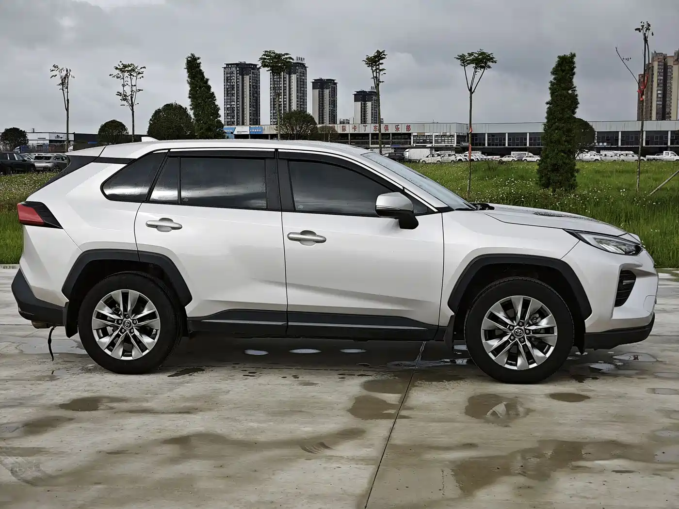 Toyota Wildlander 2024 2.0L CVT FWD Leading Edition фото 4