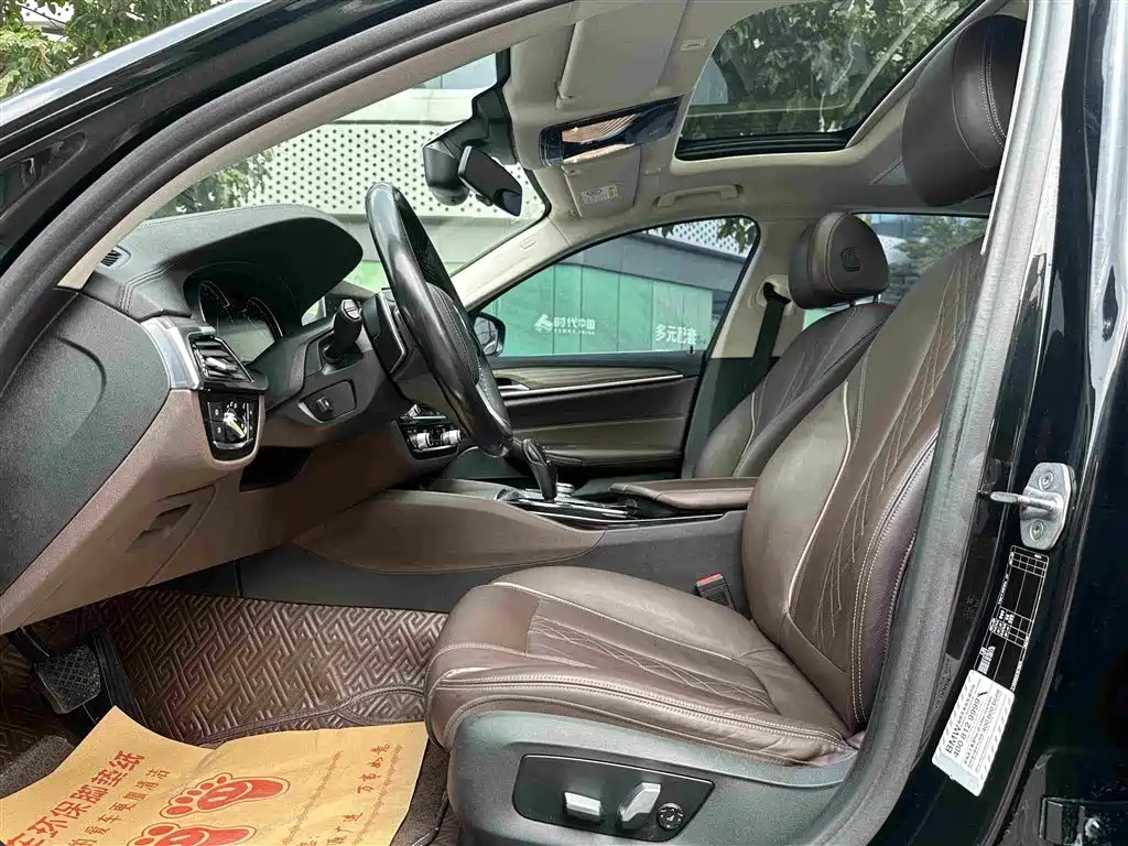 صورة 4 - BMW 5 Series