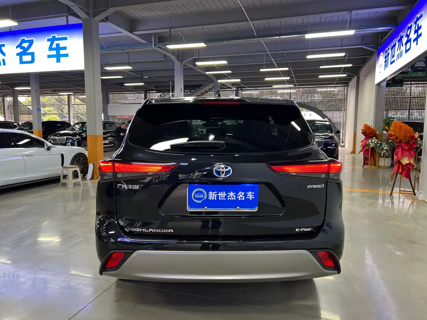 Toyota Highlander 2022 Model Dual Engine 2.5L 4WD Premium Edition 7-Seater фото 13