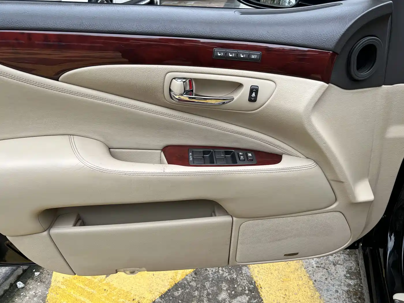 Фото 7 - Lexus LS