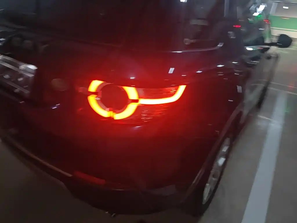 Land Rover Discovery Sport 2017 2.0T HSE фото 8