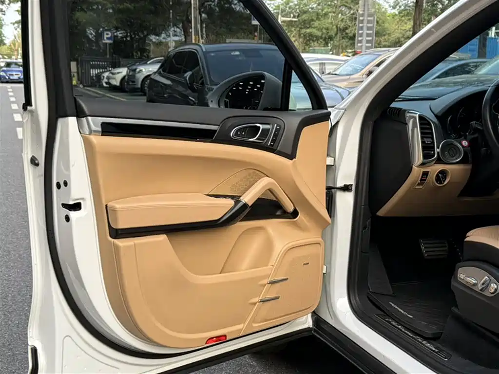 Porsche Cayenne 2016 Cayenne Platinum Edition 3.0T фото 11