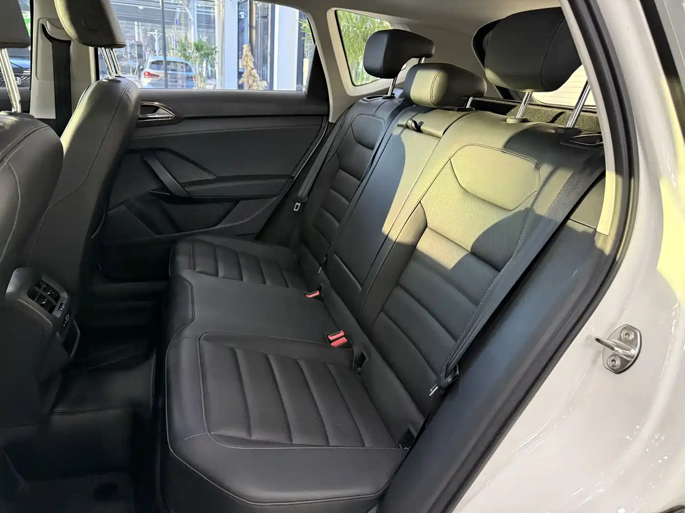 Volkswagen Tharu 2022 280TSI FWD Luxury Edition фото 17