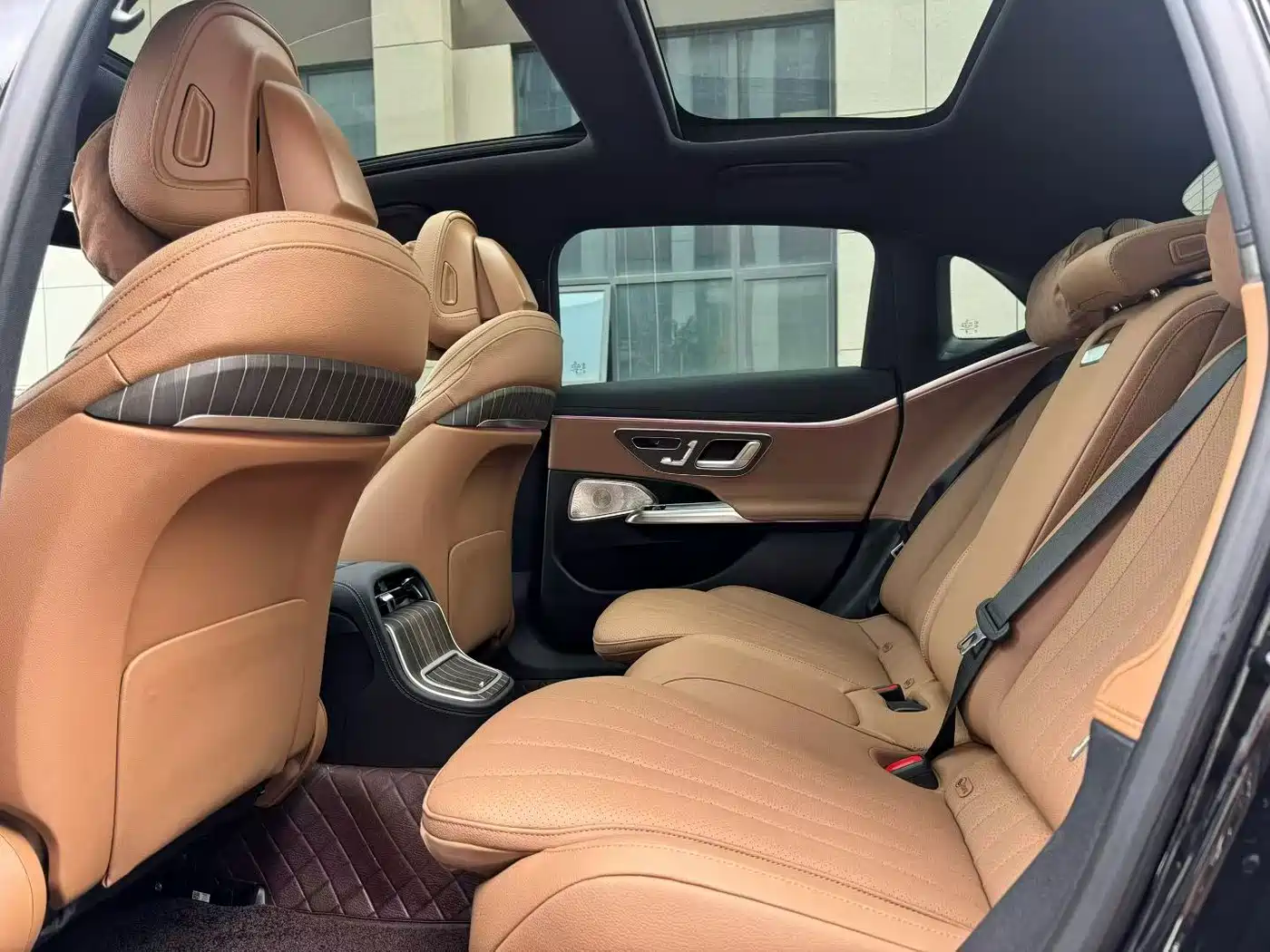 Mercedes-Benz E-Class 2024 Model E 300 L Luxury фото 6