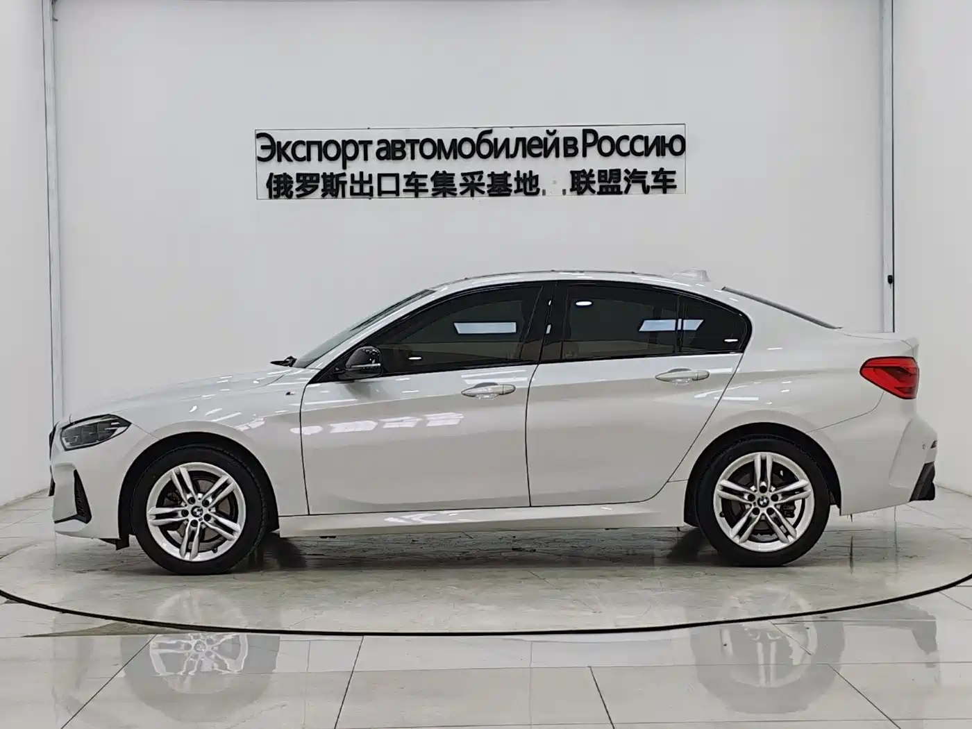 BMW 1 Series 2021 120i M Sport Shadow Edition фото 5