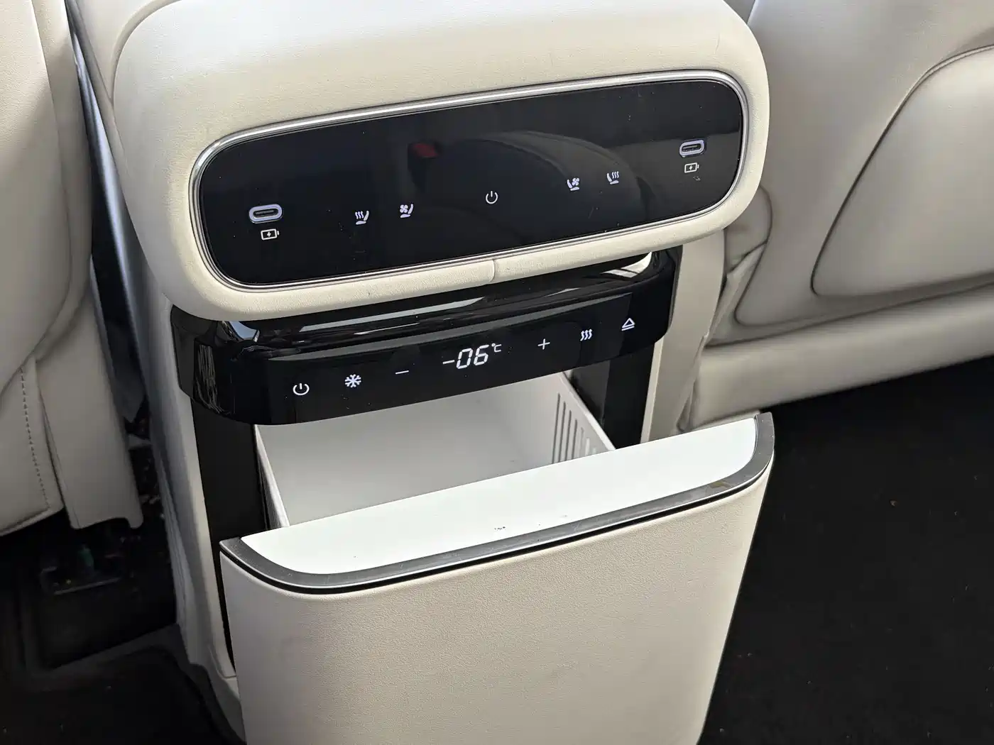 Geely Galaxy Galaxy M9 2025 2025 Model 230km 2WD Explorer+ Edition