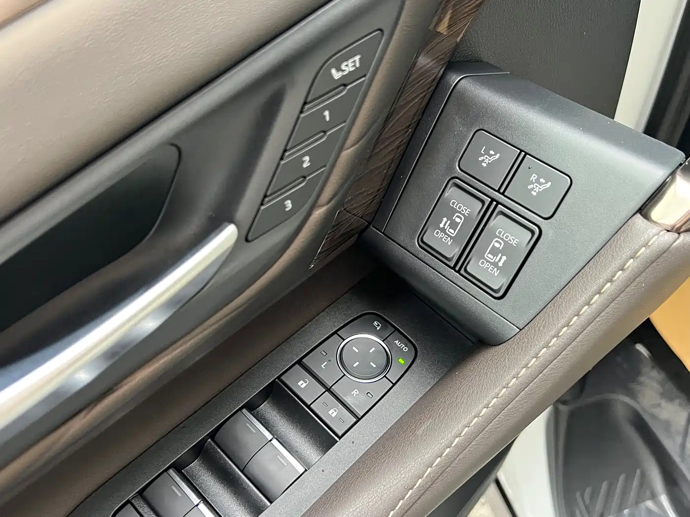 Toyota Alphard 2024 Hybrid 2.5L Prestige Edition фото 11