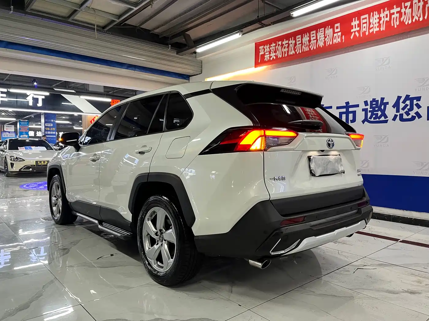 Toyota RAV4 Rongfang 2020 Hybrid 2.5L E-CVT 2WD Elite Edition фото 3