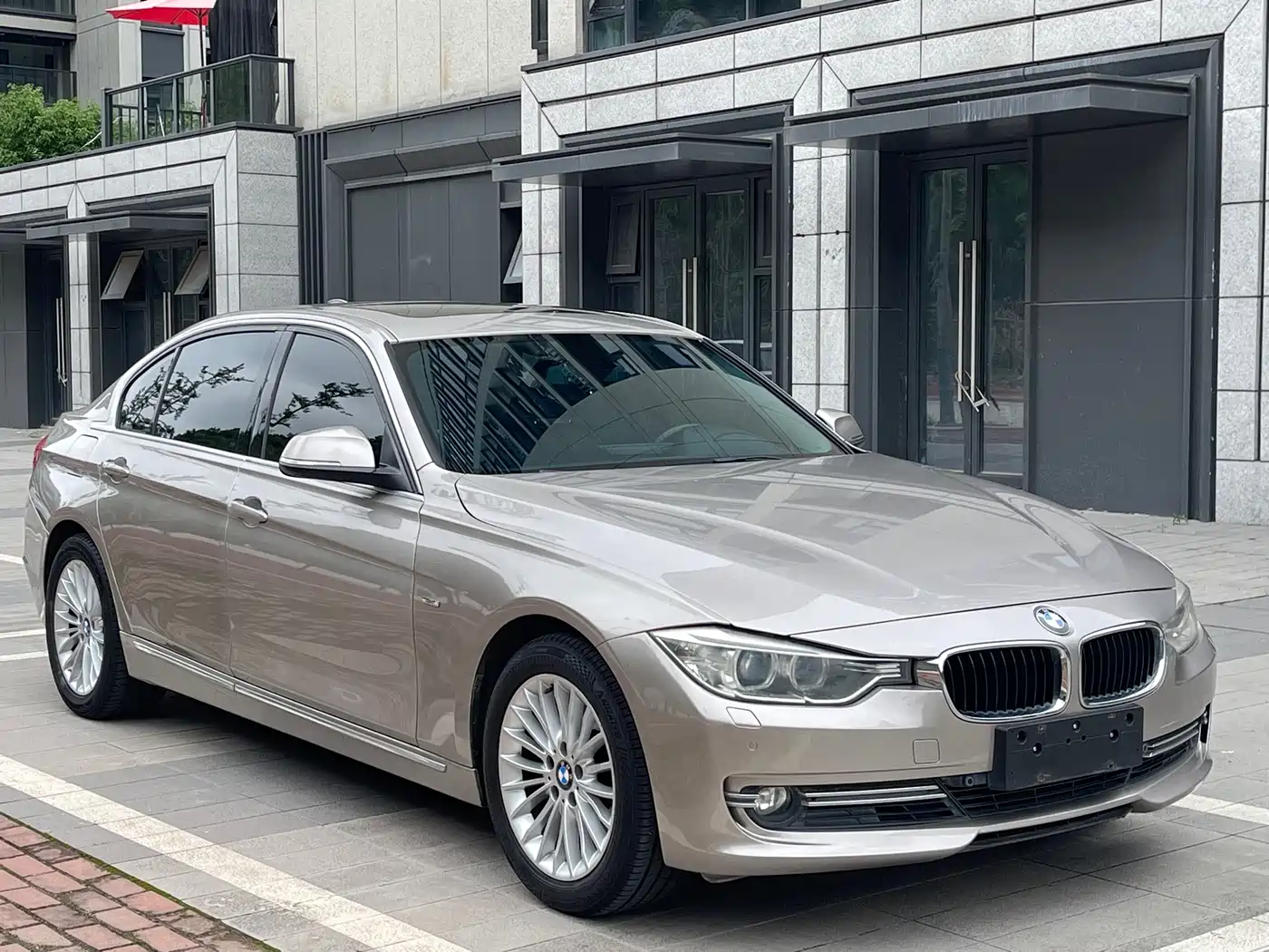 Photo 3 - BMW 3 Series
