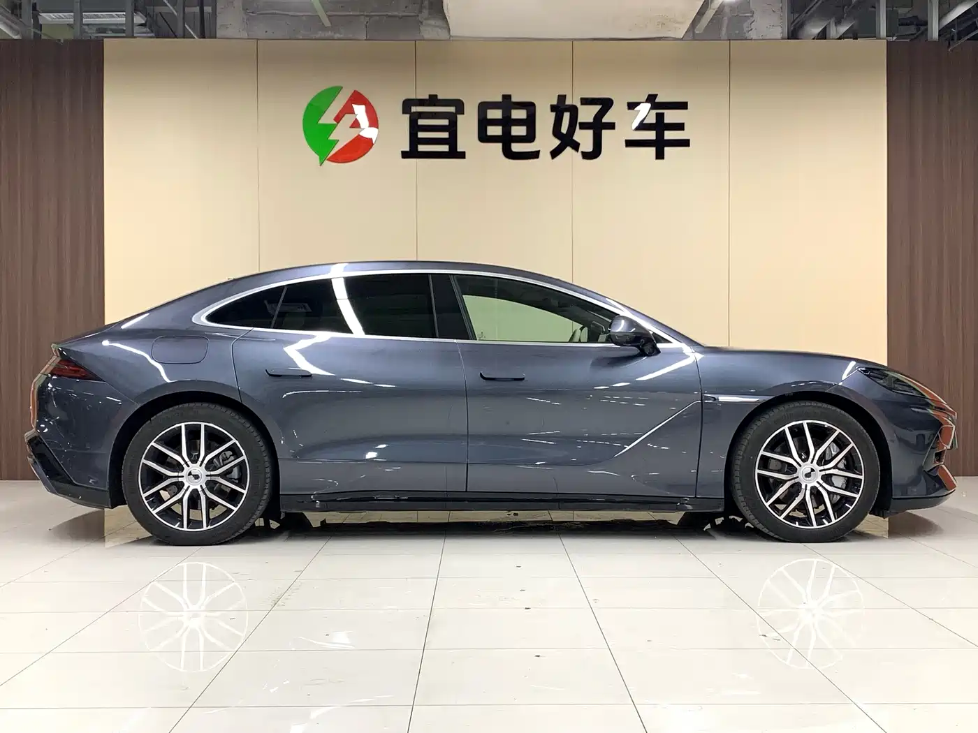 Denza Z9 2024 Model 1100km AWD Max Edition фото 4