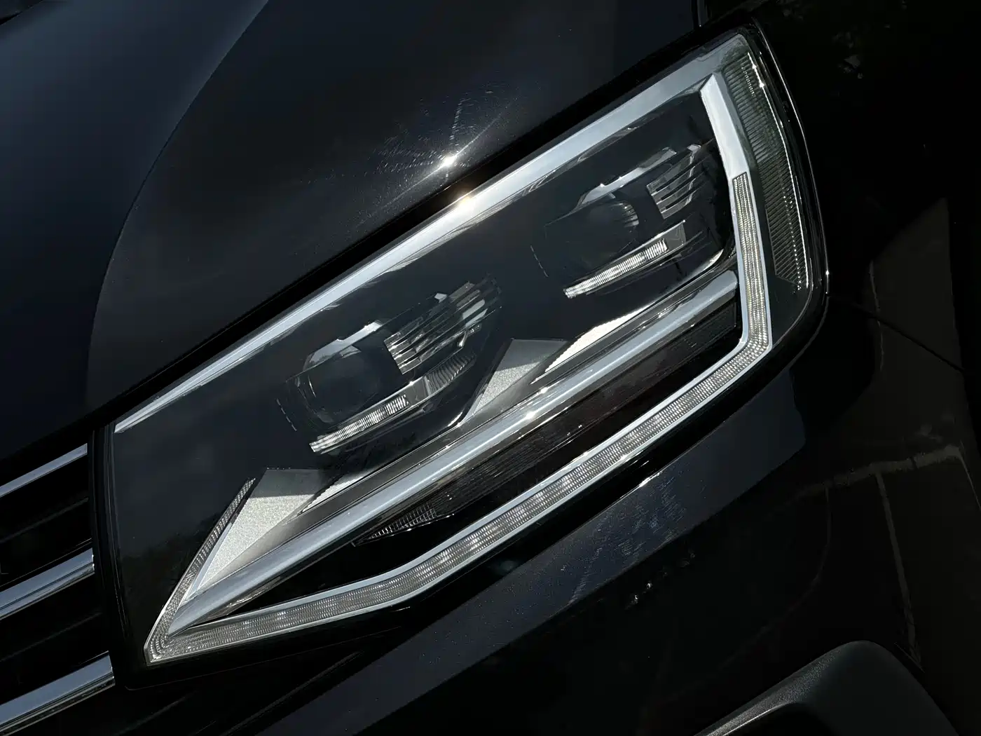 Volkswagen Multivan 2018 2.0TSI 4WD Premium Edition 7-Seater фото 15