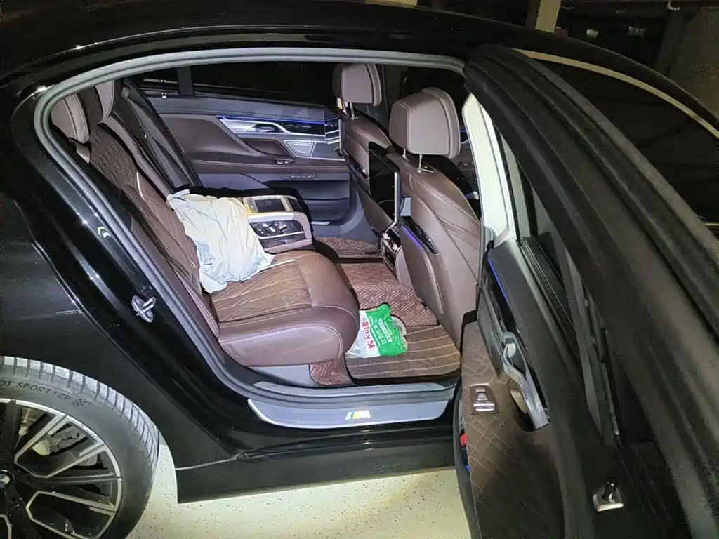 Photo 11 - BMW 7 Series