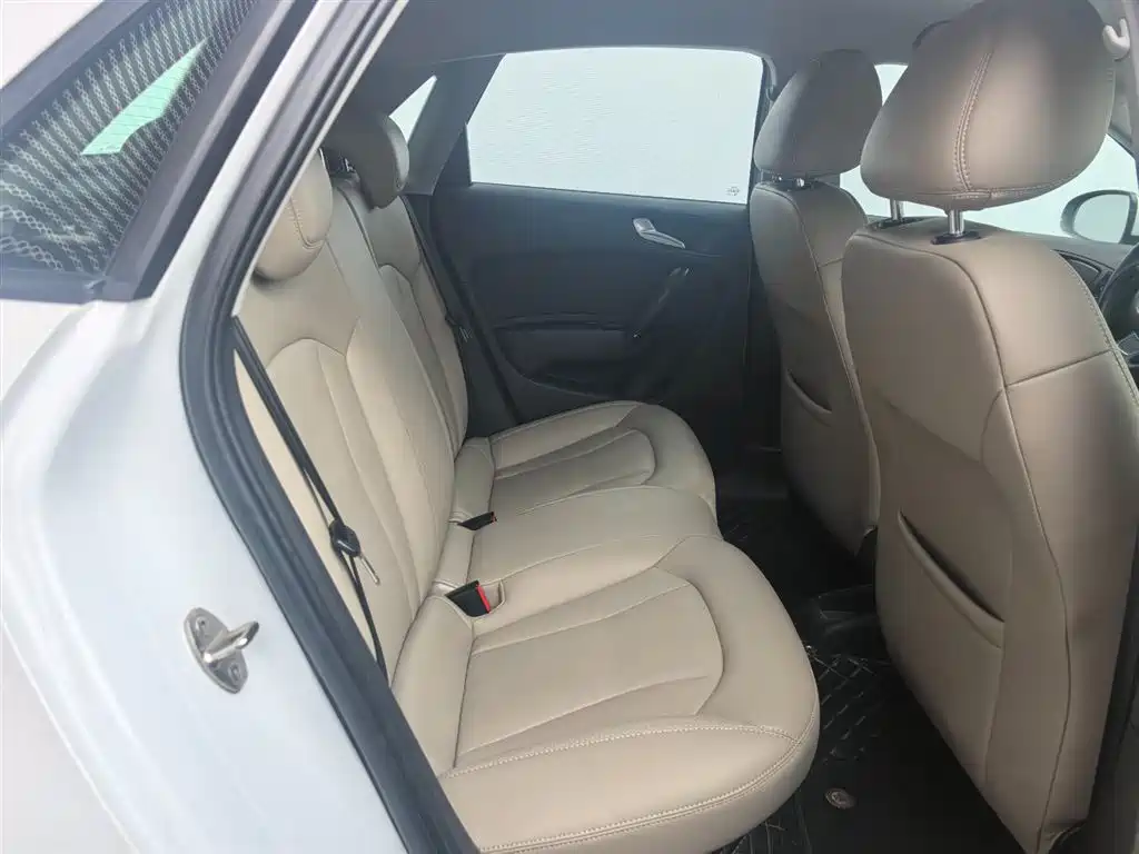 Audi A1 2013 Model 30 TFSI Sportback Urban фото 11