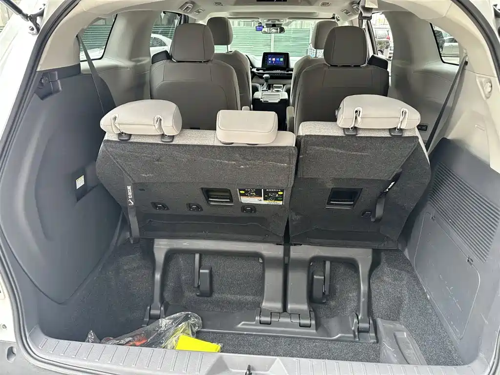 Toyota Sienna 2021 2.5L Hybrid Comfort Edition фото 20